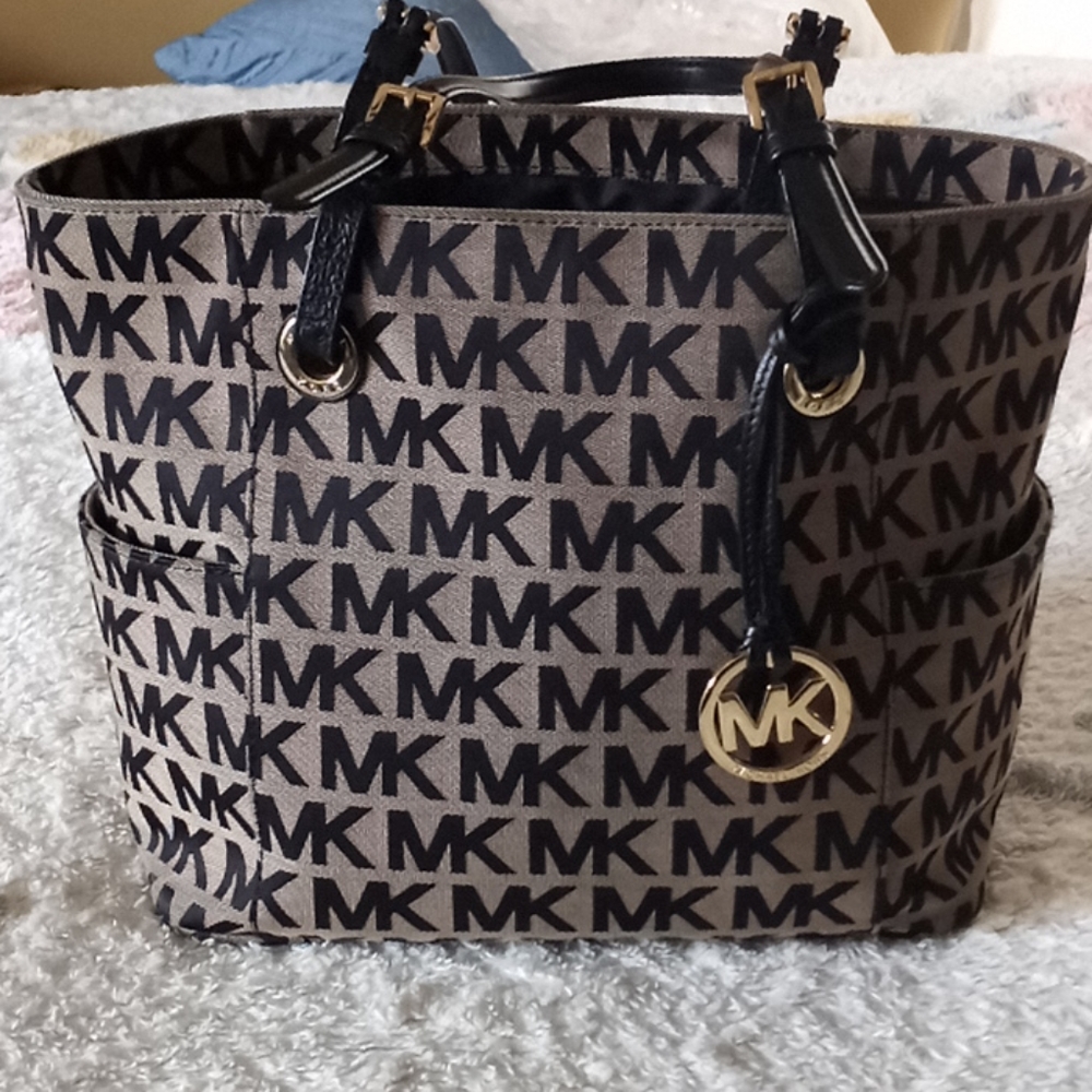 MK tote